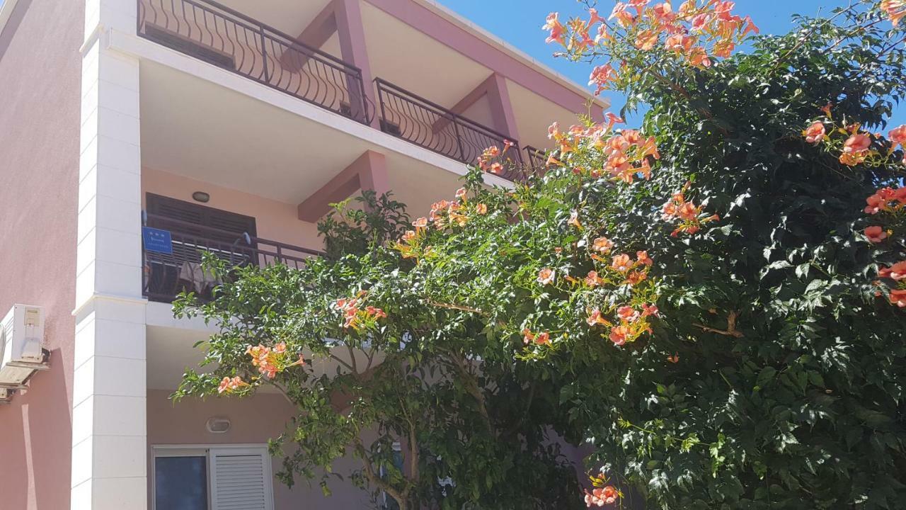 Apartments Indira II Lovište Eksteriør bilde