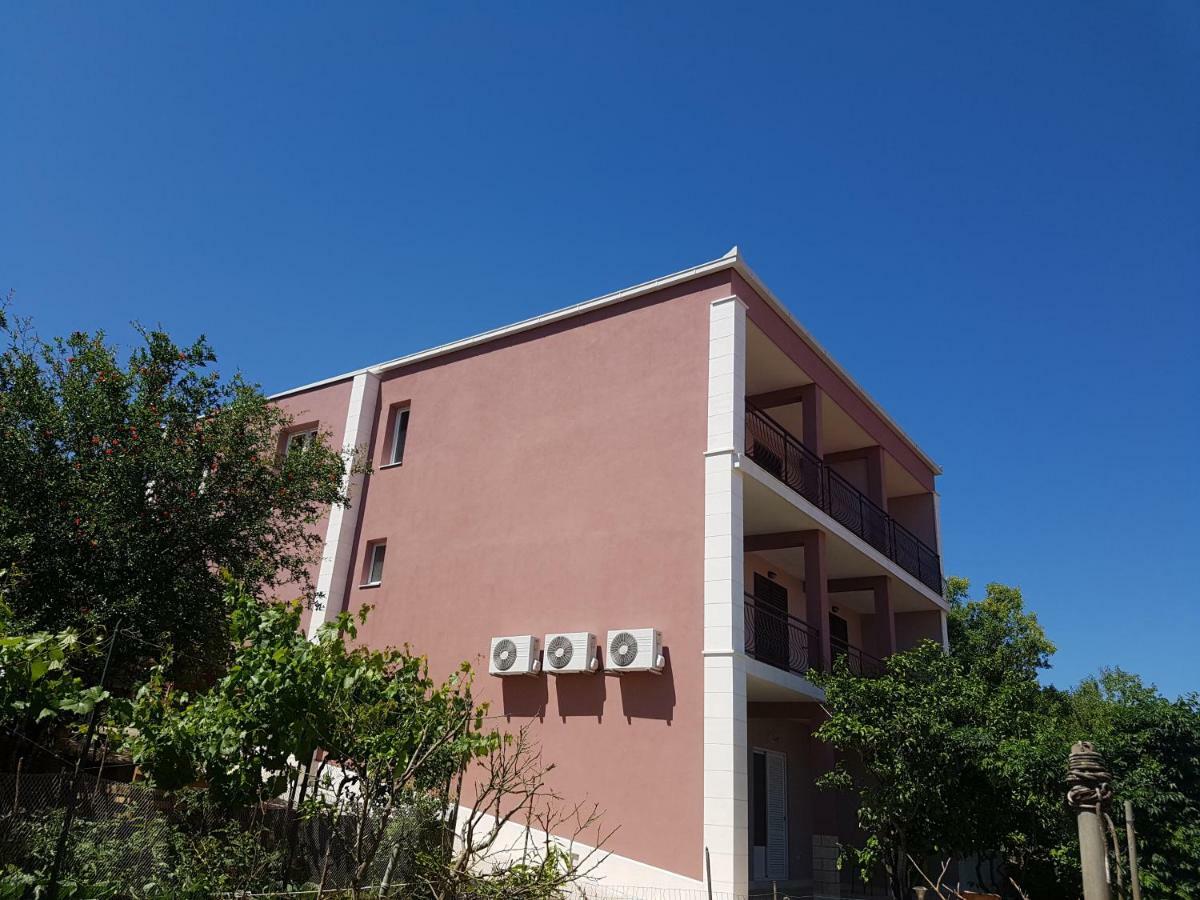 Apartments Indira II Lovište Eksteriør bilde