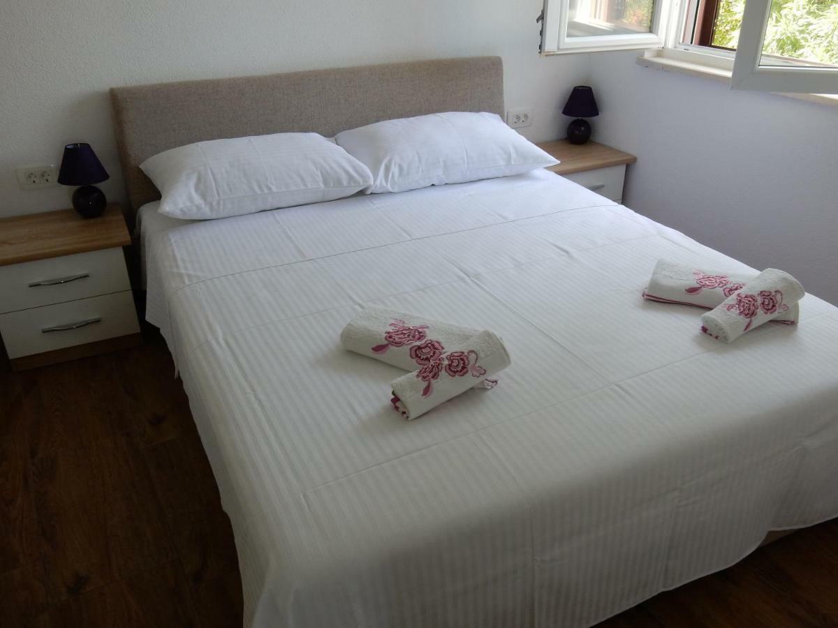 Apartments Indira II Lovište Eksteriør bilde