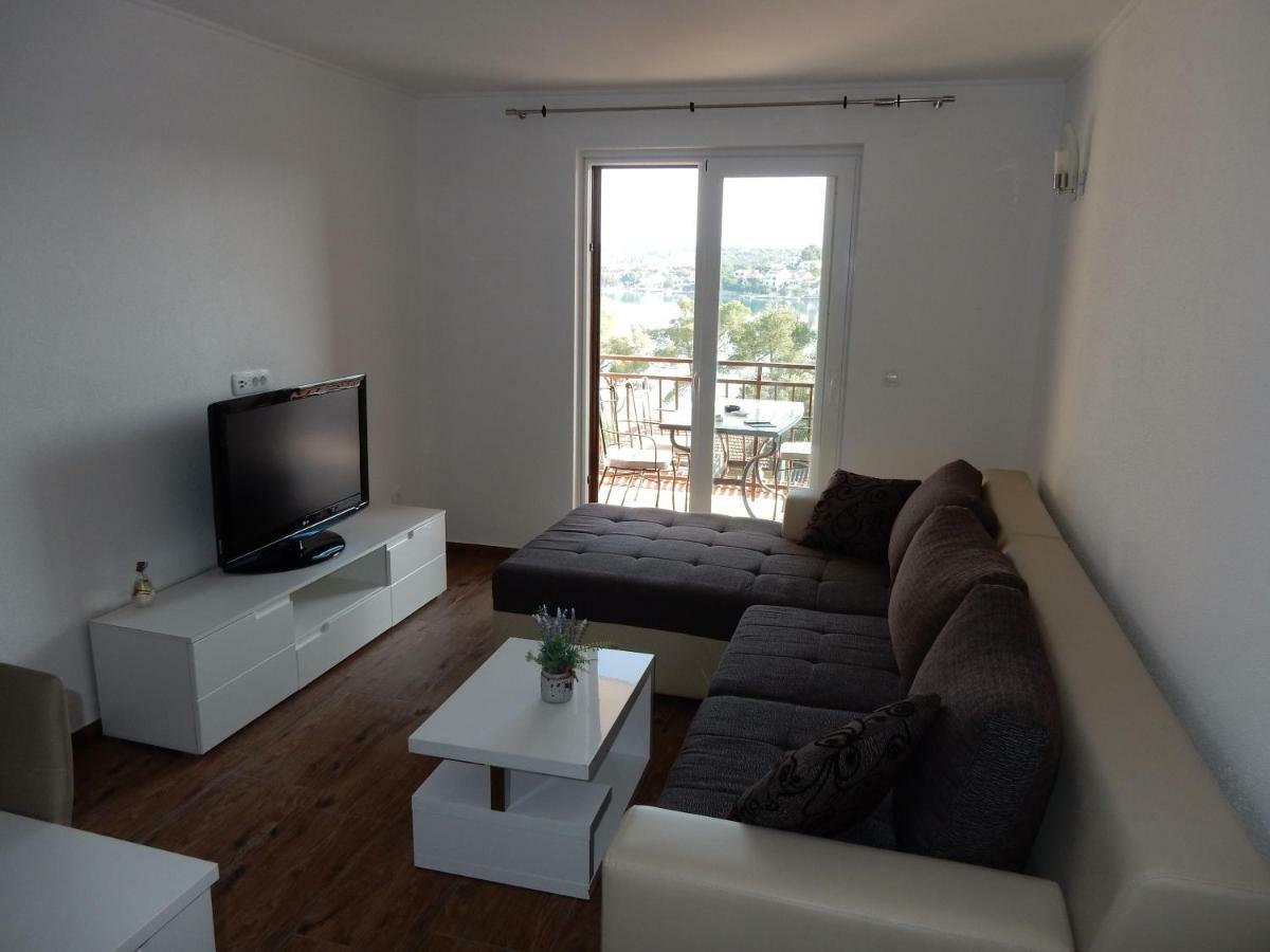 Apartments Indira II Lovište Eksteriør bilde