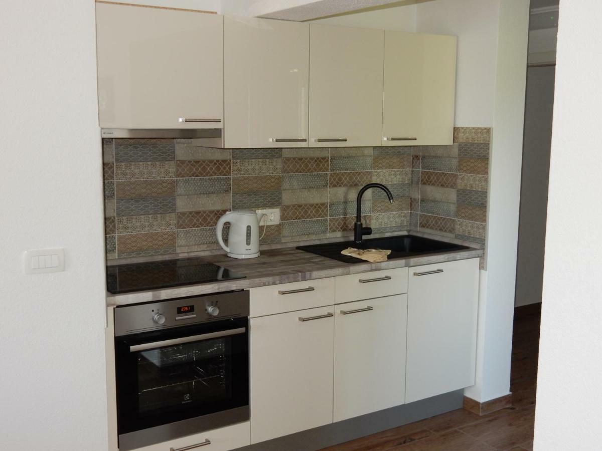 Apartments Indira II Lovište Eksteriør bilde