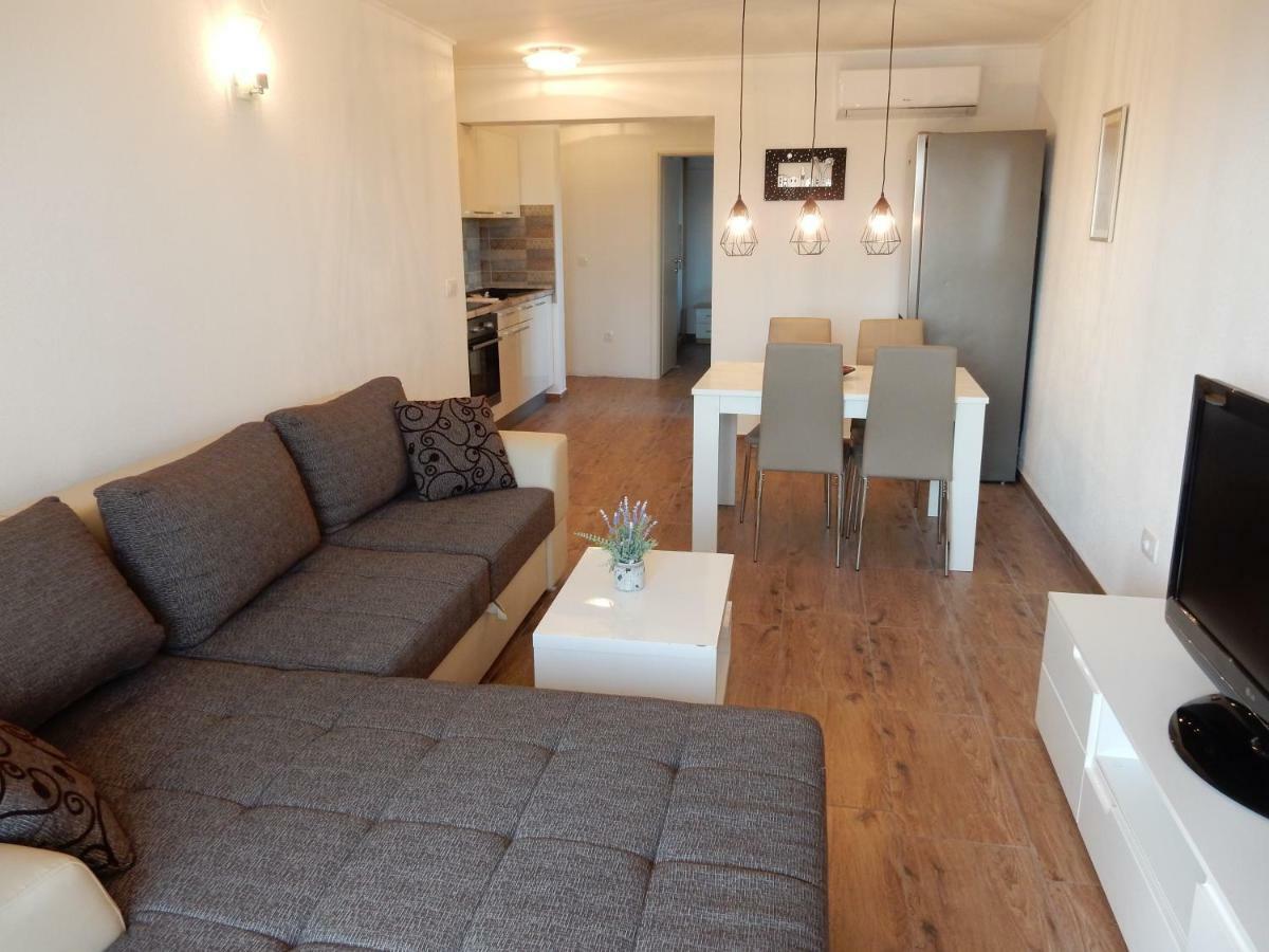 Apartments Indira II Lovište Eksteriør bilde
