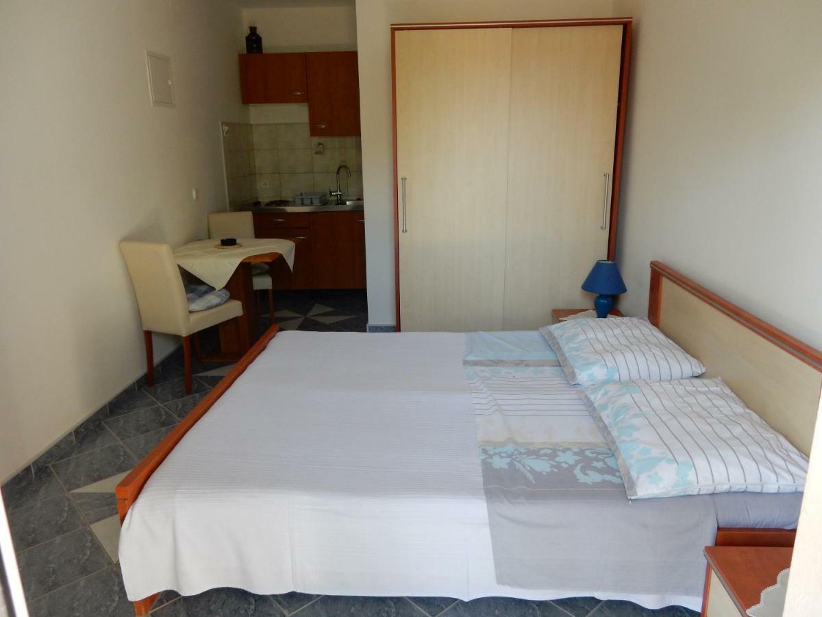 Apartments Indira II Lovište Eksteriør bilde