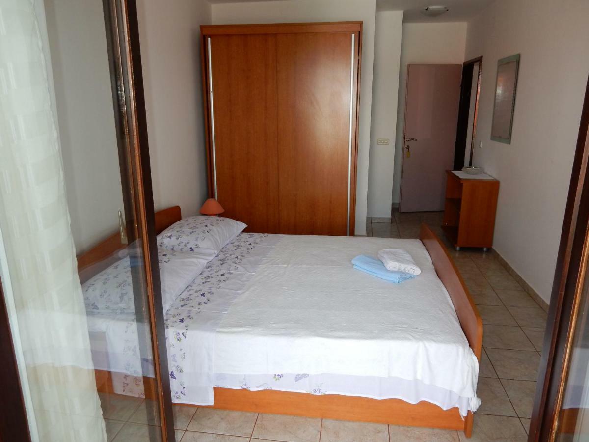 Apartments Indira II Lovište Eksteriør bilde